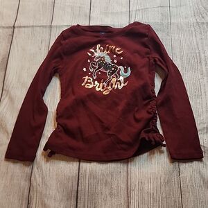 Girls size S 6-7 Old Navy shirt.